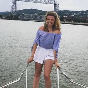 Meet your Posher, Hillarie